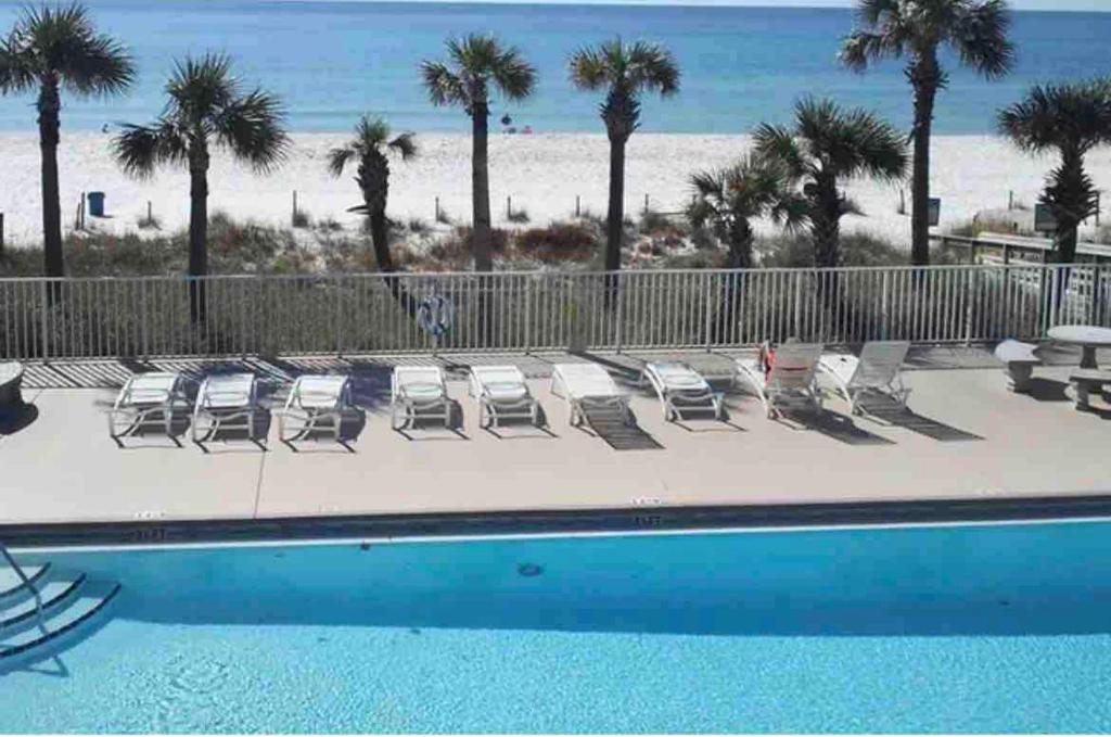 Sunny Daze, Desirable Kid Friendly Resort, 3 minute walk to the Beach, Resort Beachside Pool & Restaurant