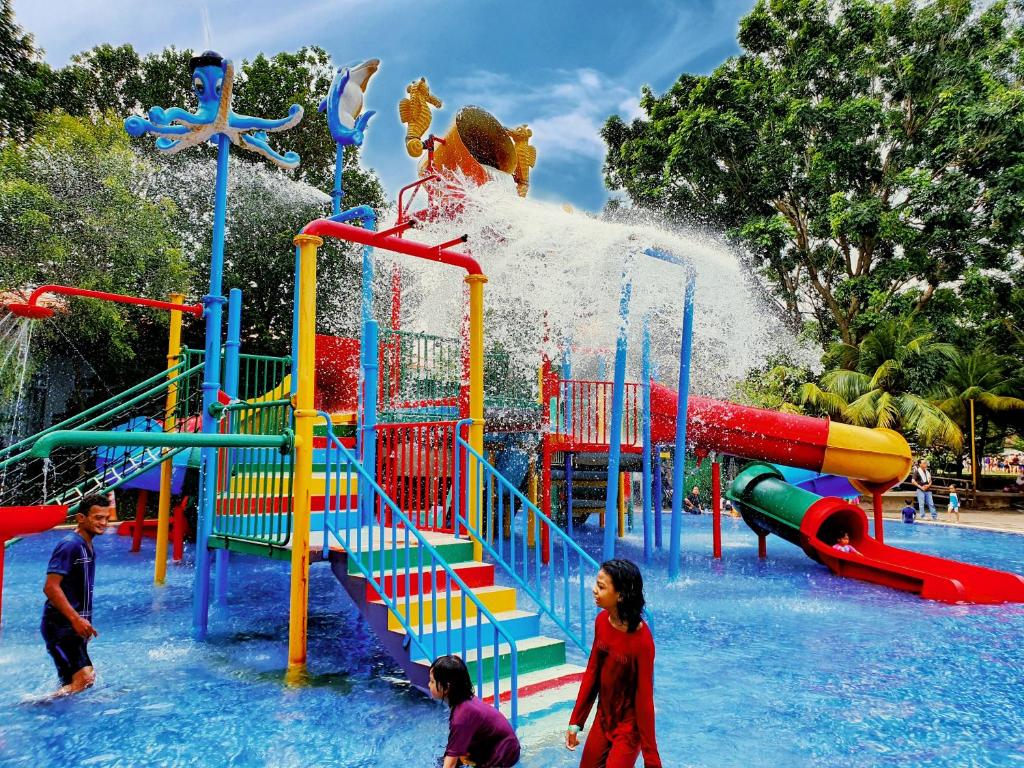 Melaka Top Largest Waterpark Resort - By YouBNB Homestay Melaka