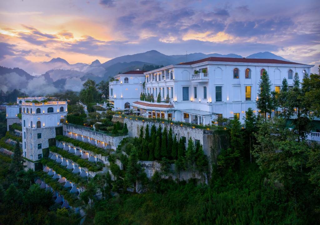 Silk Path Grand Sapa Resort & Spa