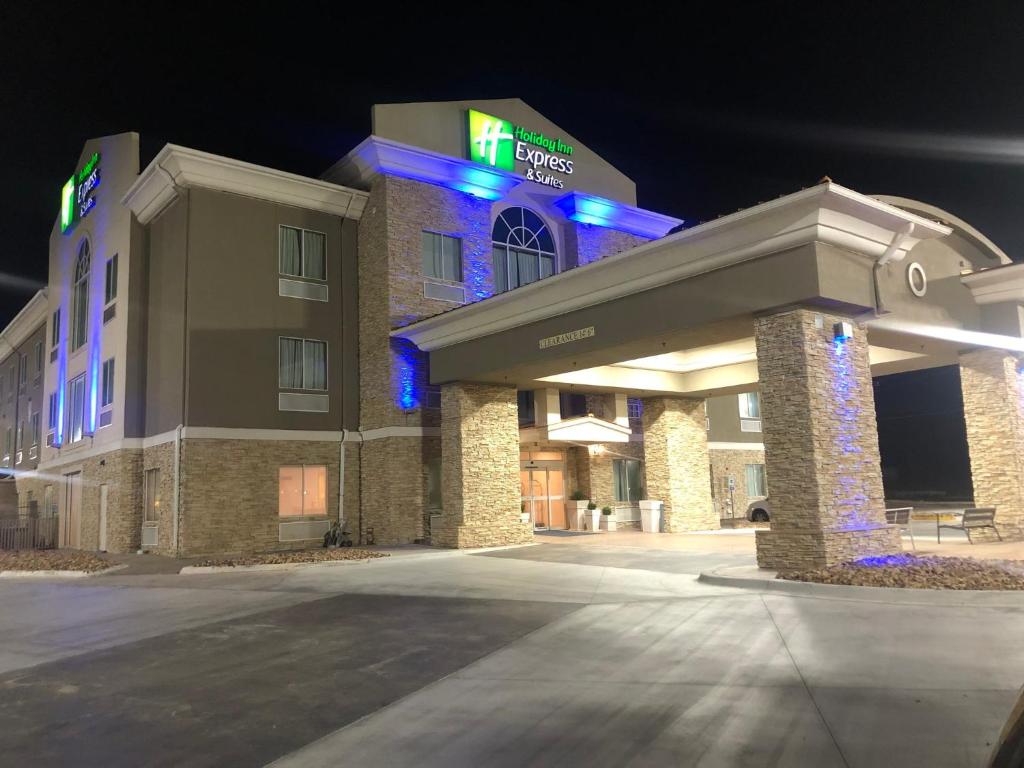 Holiday Inn Express Hotel & Suites Woodward Hwy 270, an IHG Hotel