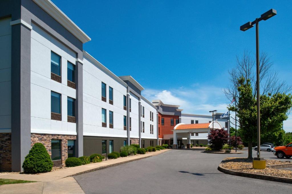 Holiday Inn Express Lewisburg - New Columbia, an IHG Hotel