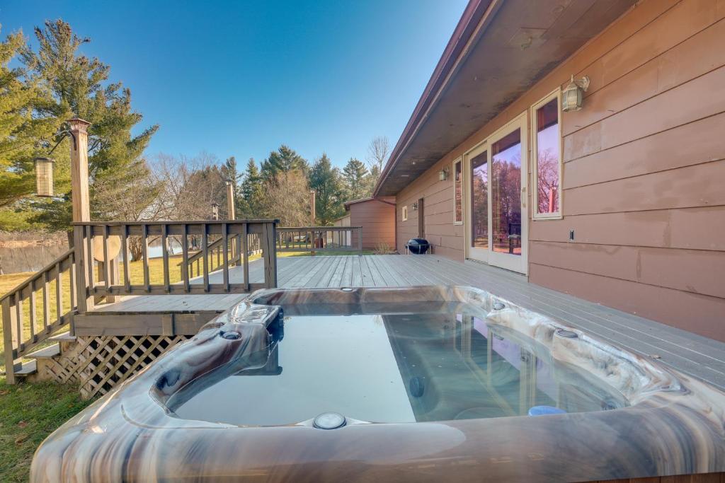 Pet-Friendly Tomahawk Home Deck and Private Hot Tub